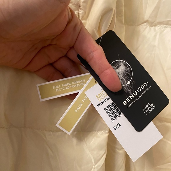 Michael Kors Quilted Ciré and Faux
Shearling Reversible Puffer
Coat- Women’s MED - Picture 13 of 16